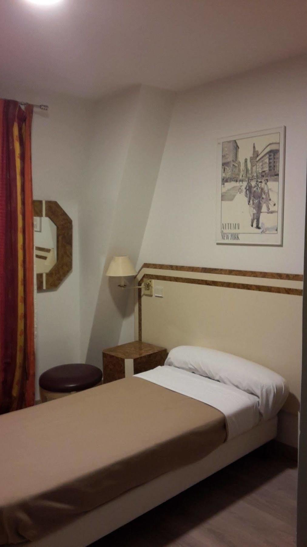 Hotel Azur Montmartre Paris Eksteriør bilde